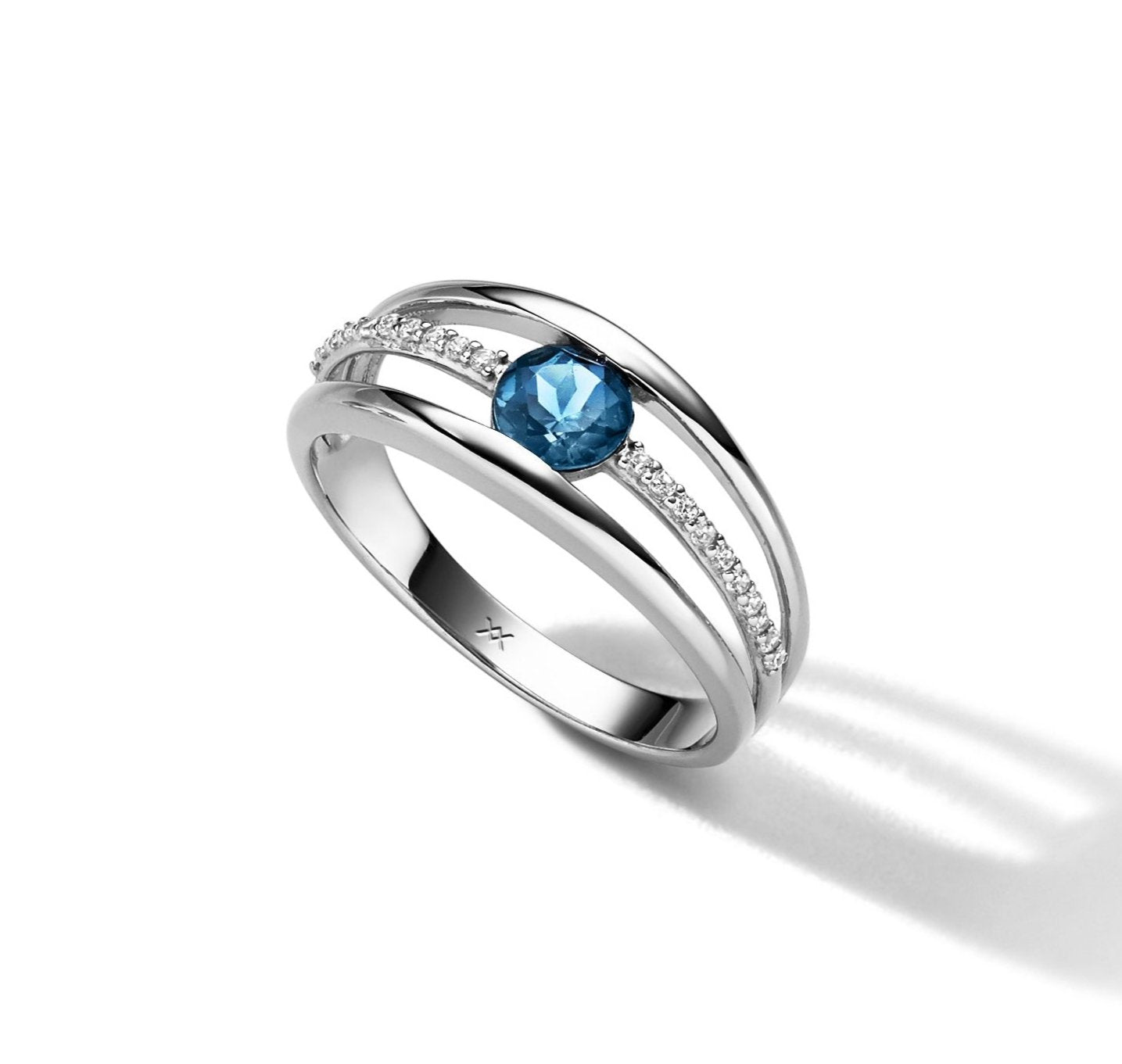 WILHELM MÜLLER - Ring in Silber mit  Blautopas London Blue und Zirkonia